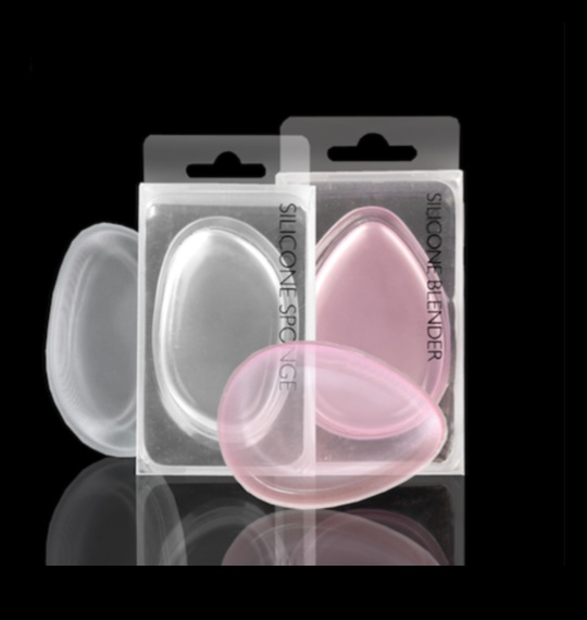 إسفنجات السيليكون مقابل الخلاطات التقليدية: ما هي الأداة التي تسود؟