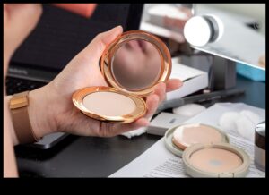 لمسة نهائية خالية من العيوب: كيفية الحصول على مظهر جاهز للتصوير باستخدام المساحيق