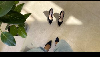 لوكس منخفضة المستوى: لمسة فنية على كاحلك الأنيق